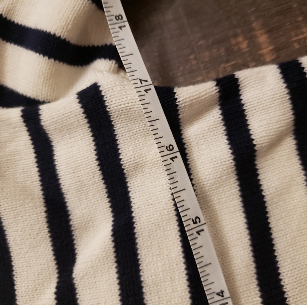 Cropped Striped Sweater - Picture 3 of 4